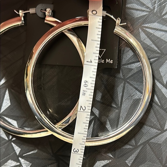 Guess Silver Statement Hoop Earrings 3 inch Hoop Silver NWT Gifts Silver Hoops - Picture 6 of 7